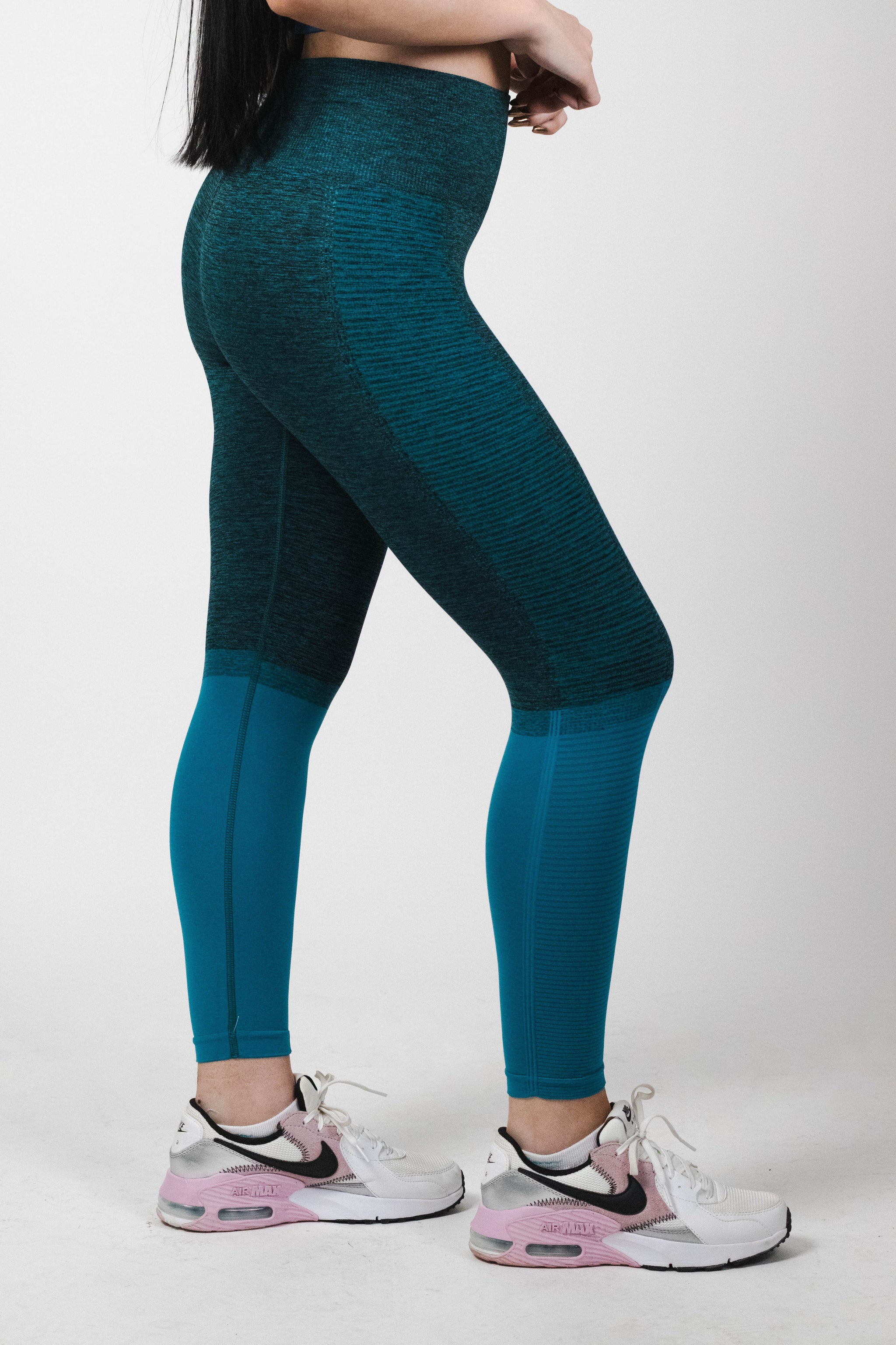 TWO-TONE PERFECT BLEND SEAMLESS LEGGING